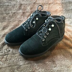 UGG Bethany Black Suede Chukka Boot Sz 7